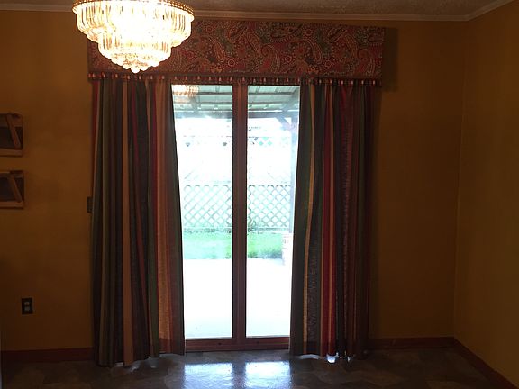 Dining area -patio outside