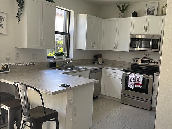 4th image of 4706 Santa Cruz Way