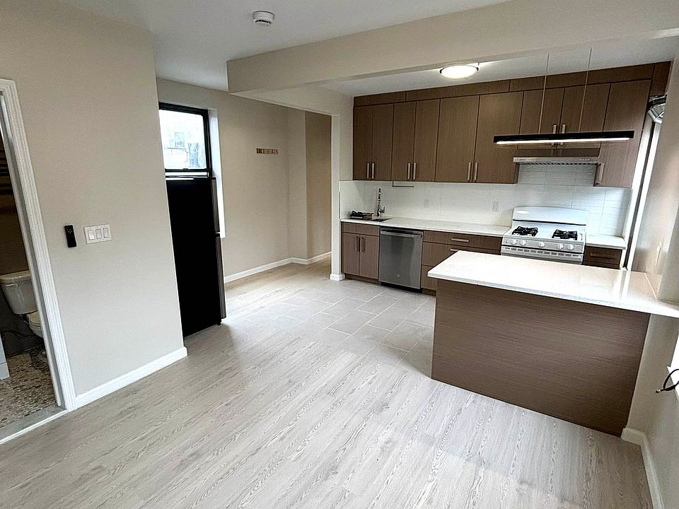 1st image of 219 E Broadway #10
