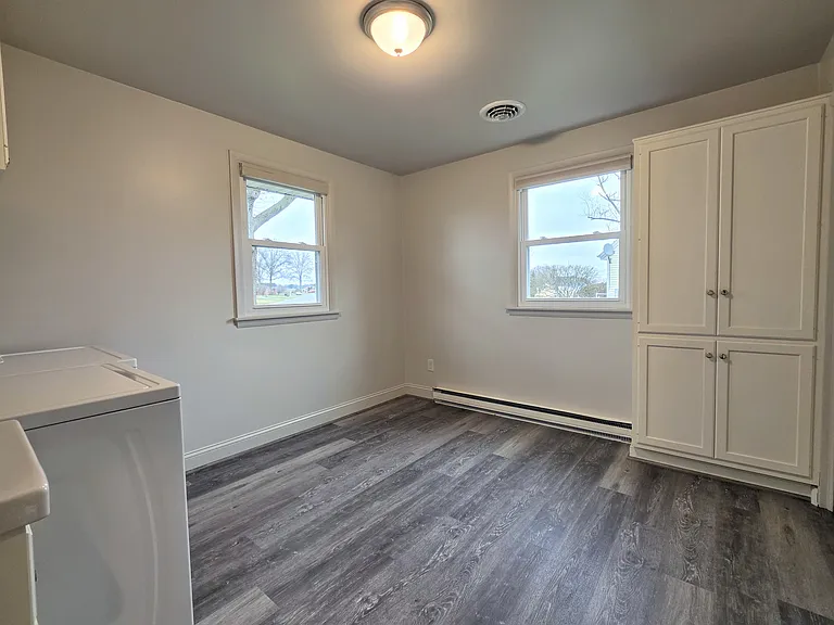 2 Colonial Ave — Photo 16