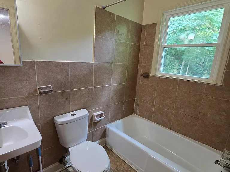 631 Chatham Ave #2 — Photo 4