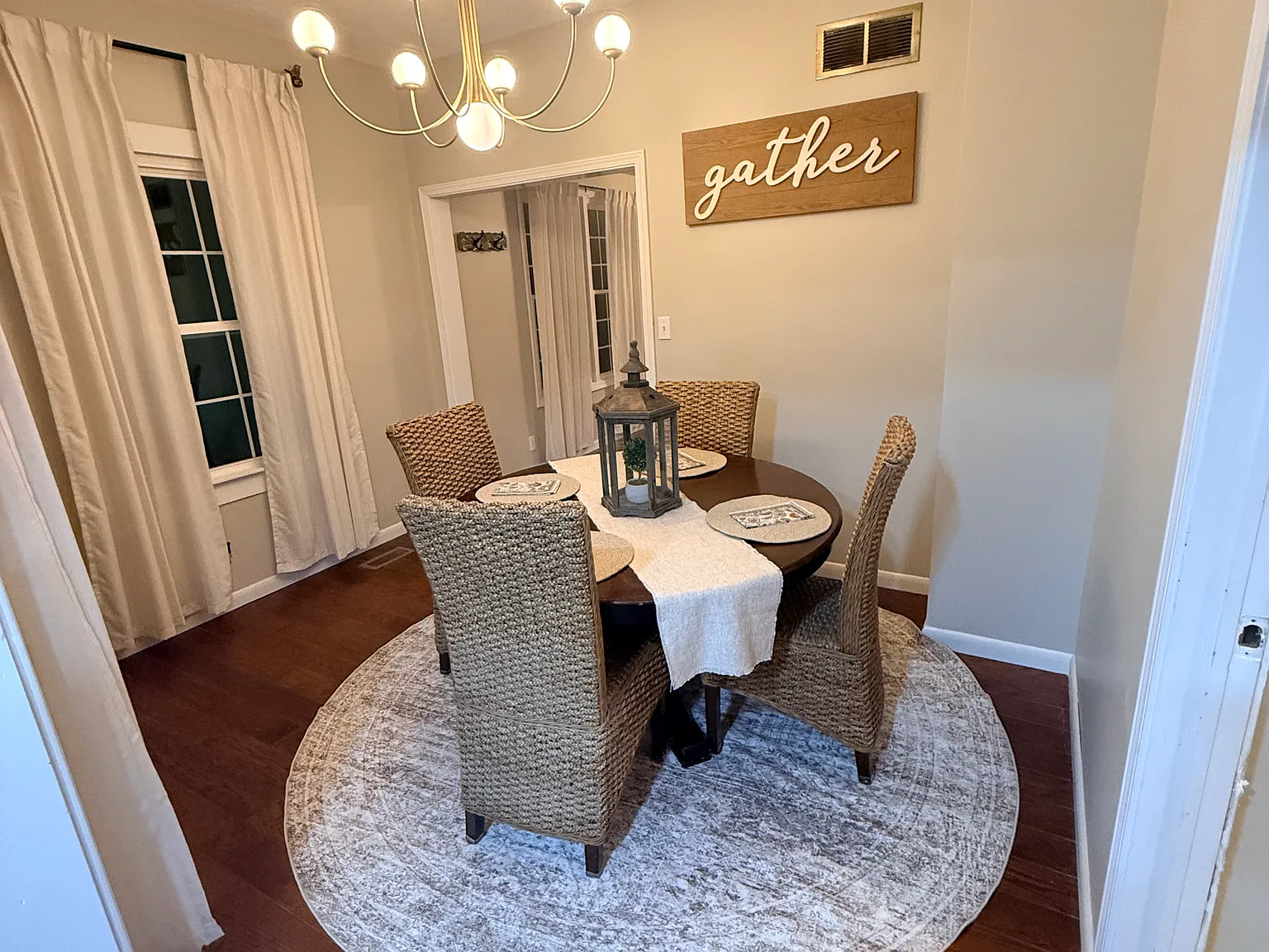4 bed, 2050 sqft, $2,500 — Photo 2