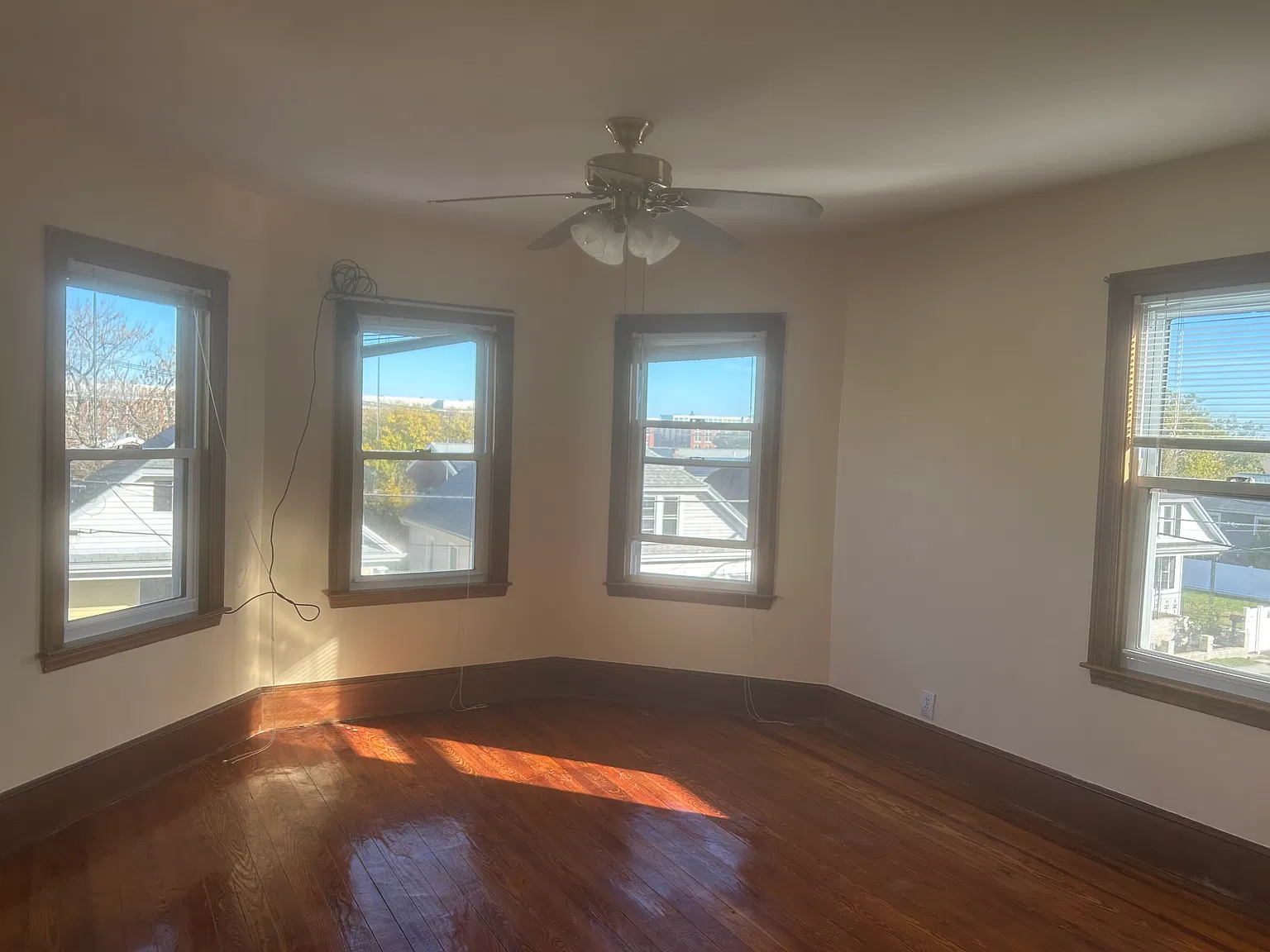 3 bed, 1185 sqft, $1,950 — Photo 2