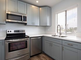 2 Weeks Free Beautiful 1br In Mission Valley With Parking And Balcony