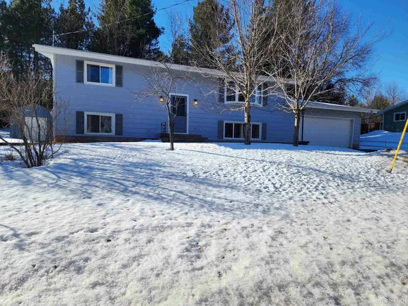 106 S Basin Dr, Negaunee, MI 49866