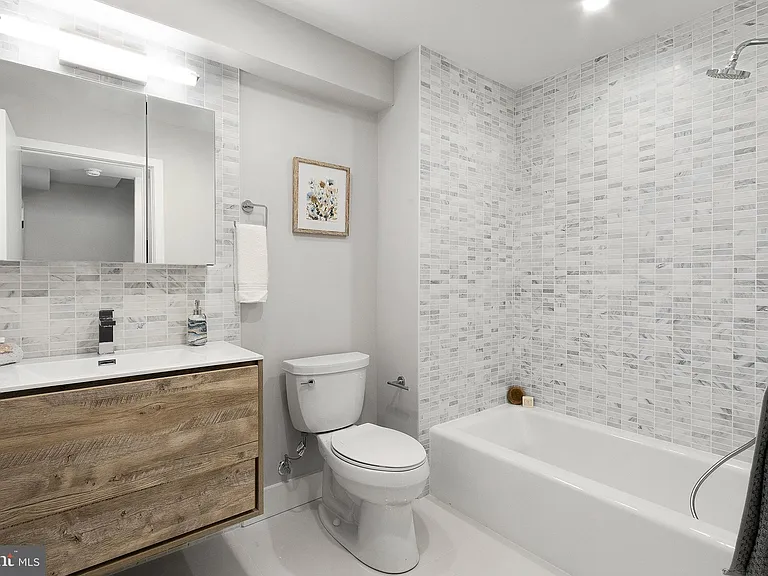 1321 S Woodstock St — Photo 12