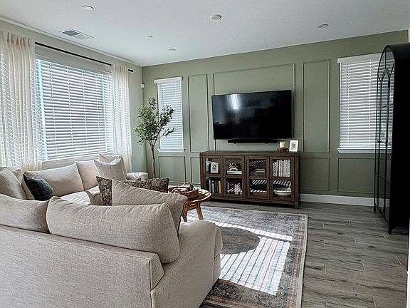 4th image of 1049 Sierra Morena Way