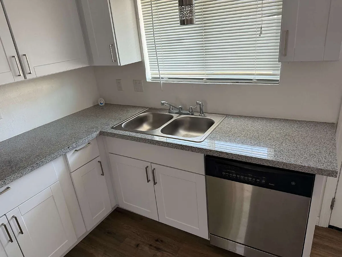 Building Photo - 715 W Cinnabar Ave #5
