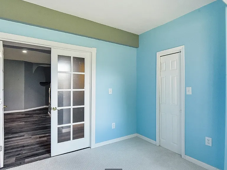 18602 Leavenworth St — Photo 23
