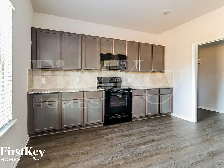 14705 Country Club Dr — Photo 6