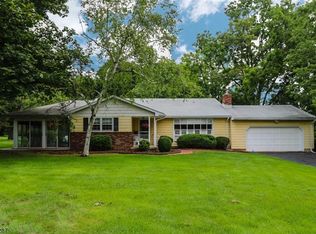 5 Valley View Dr, Flemington, NJ 08822