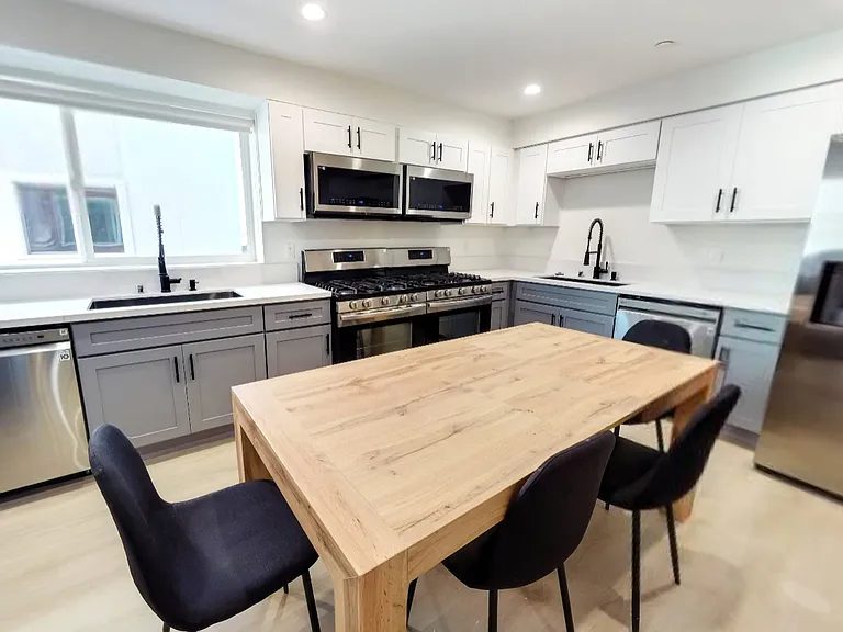 1224 W 37th Pl — Photo 94