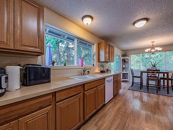 laminate flooring in kitchen and dining