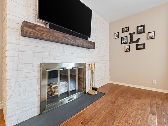 4th image of 221 W Alta Loma Cir