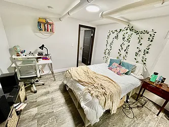 Rented by R New York