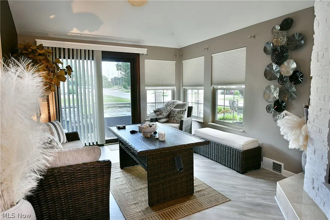 3 bed, 2.5 bath, 1942 sqft, $2,800 — Photo 4