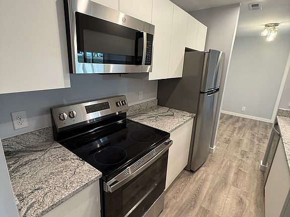 5th image of 46 Woodland Hills Dr Suite 3