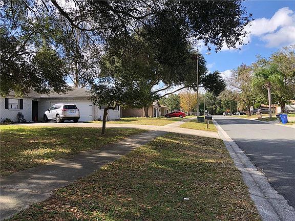 3rd image of 3811 Treadway Dr