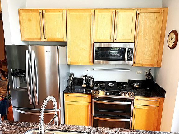 5th image of 700 N Larrabee St APT 114