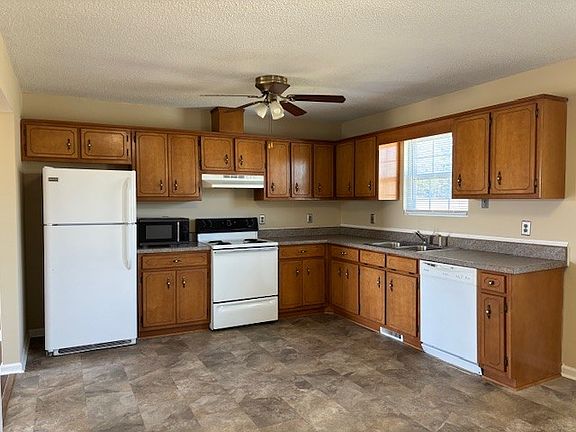3rd image of 179 Hunt Hollow Dr