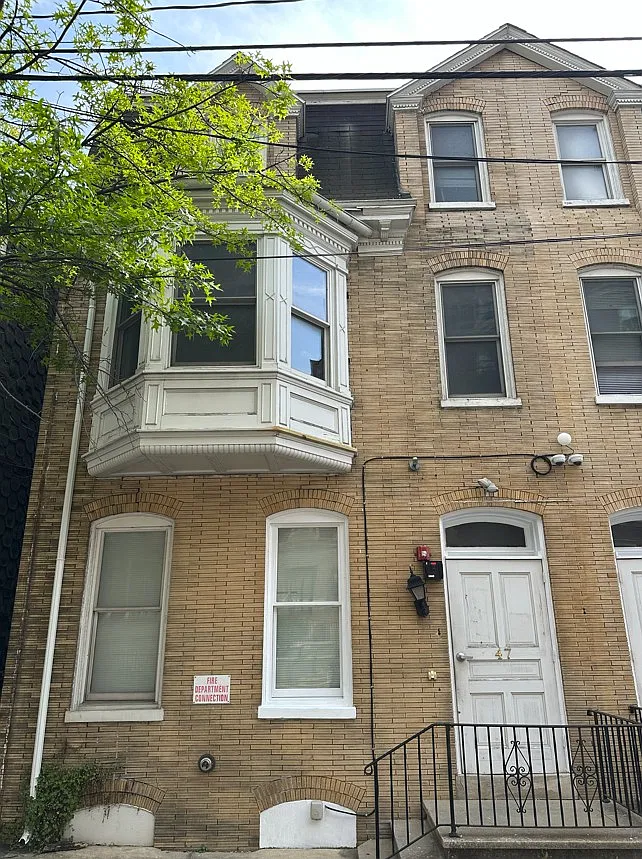 2 bed, $1,350 — Photo 1