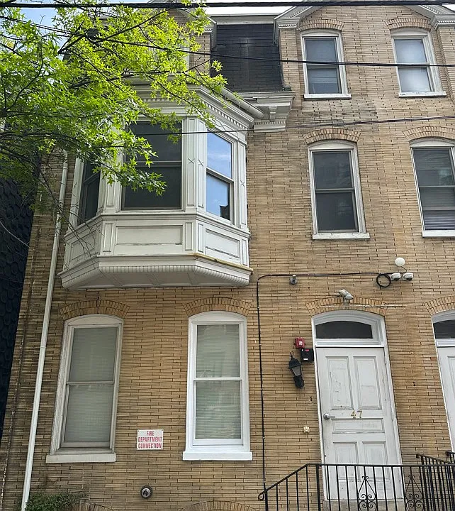 47 N Newberry St #2