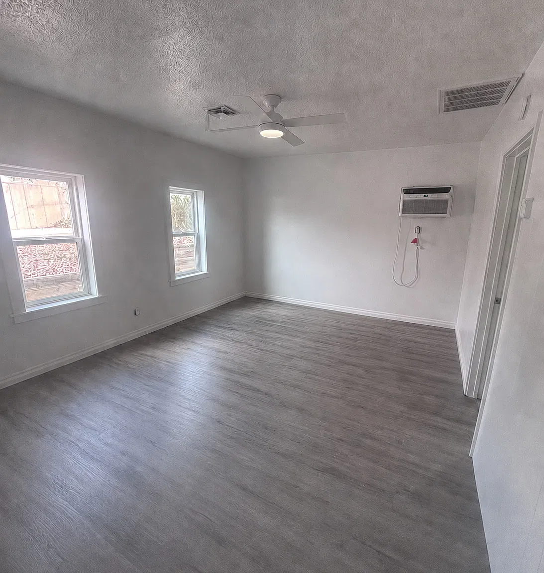 St. Cloud St. - House — Photo 4
