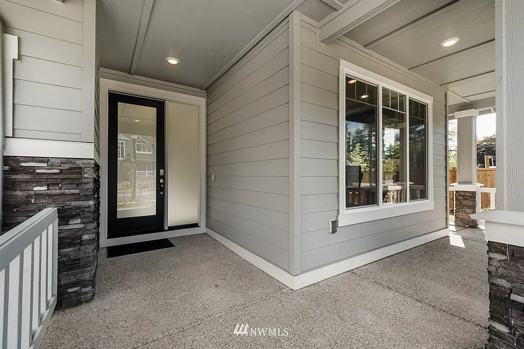 5 bed, 3590 sqft, $5,200 — Photo 2