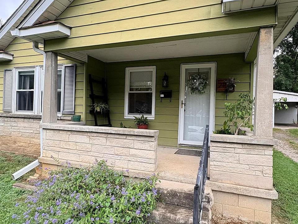 211 E Vermilya Ave
