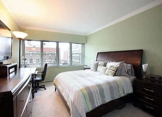 Sold by Warburg | media 5