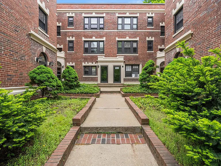 592 Washington St #5 — Photo 10