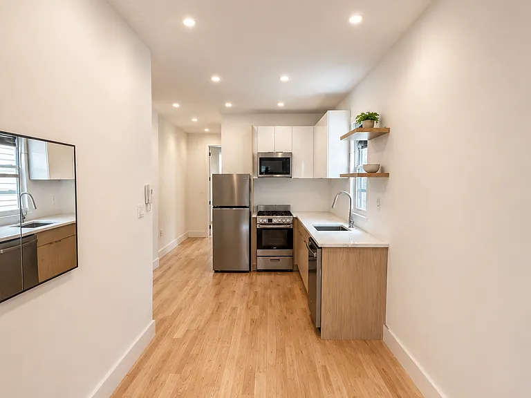 151 Williams Ave #2R — Photo 2