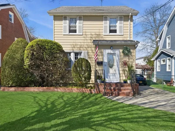 17 Herkomer Street, New Hyde Park, NY 11040