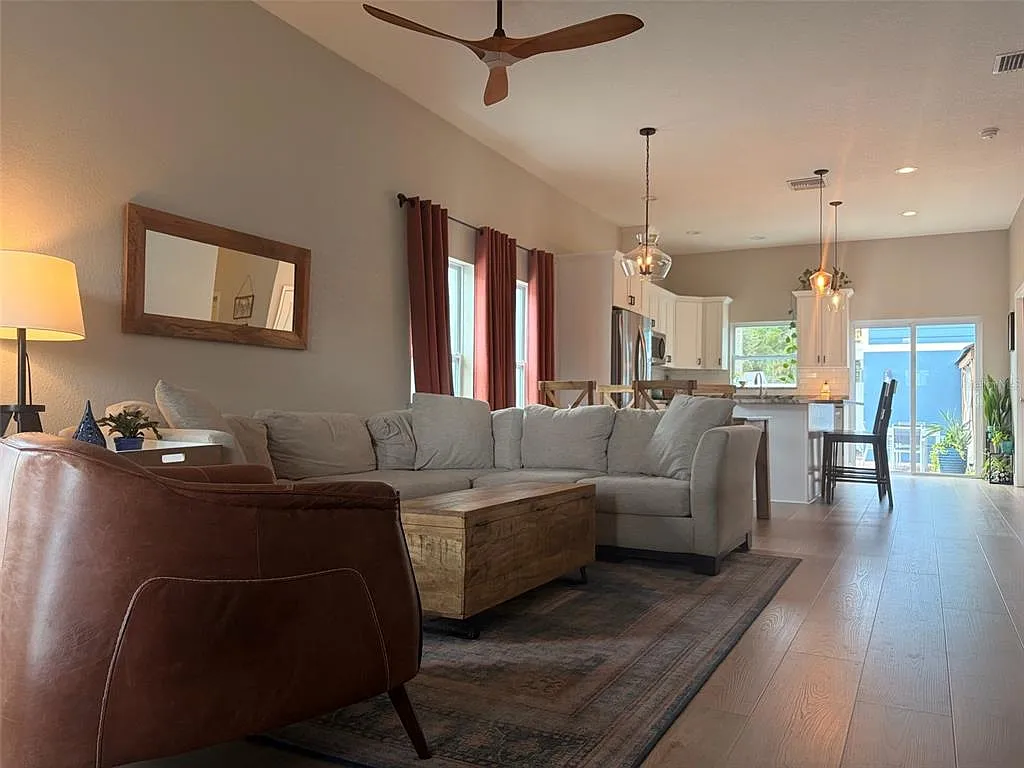 3 bed, 2.0 bath, 1448 sqft, $3,500 — Photo 4