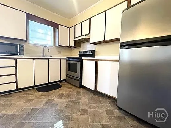320 Chatham Villa Dr — Photo 9