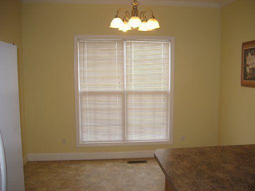 5th image of 302 Ashton Way