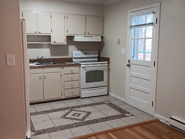 110 Middlesex Dr — Photo 11