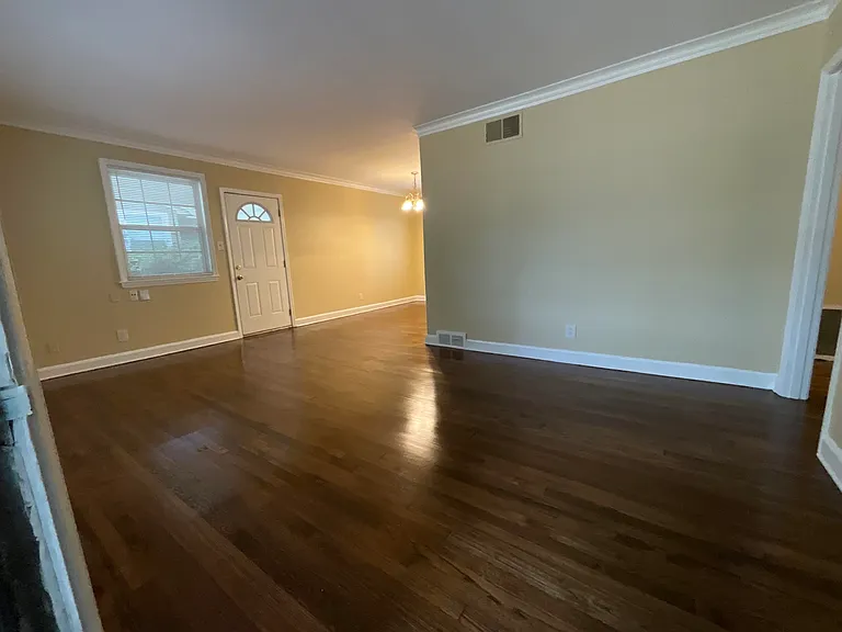 4980 Sequoia Rd — Photo 2