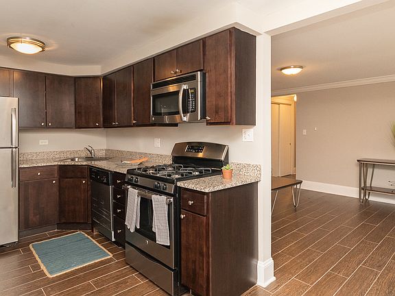 2nd image of 6454 N Northwest Hwy APT 206