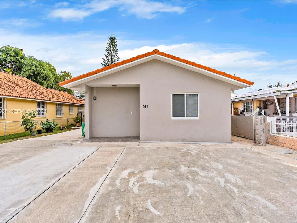 911 SW 79th Ave
