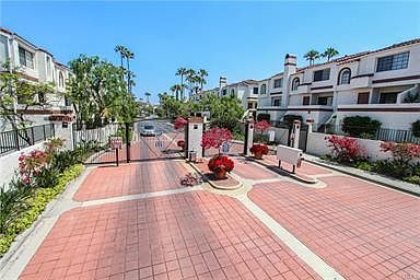2nd image of 2971 Plaza Del Amo Unit 311
