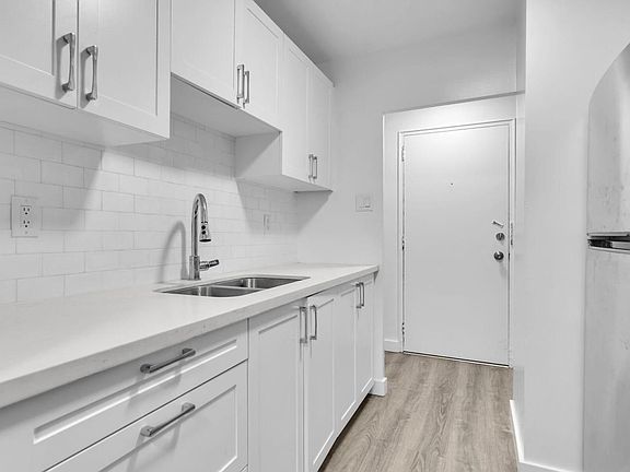 4th image of 227 Cathcart St #203