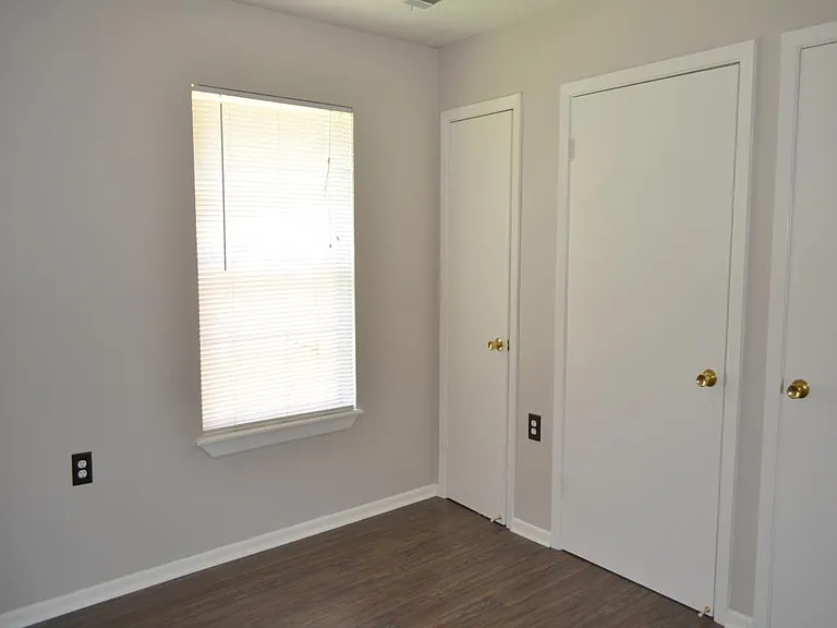 811 Pasler St — Photo 12