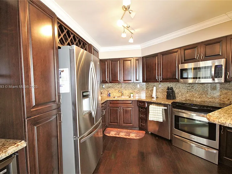 5151 Collins Ave #924 — Photo 33