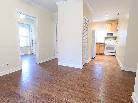 5th image of 3248 N Clifton Ave #1S