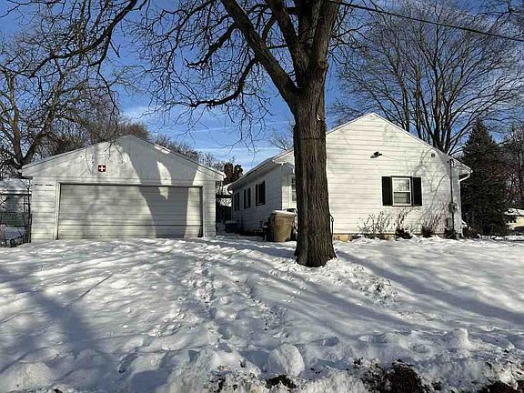 2nd image of 802 Jacobson Ave