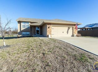 7016 SW 17th St, Topeka, KS 66615
