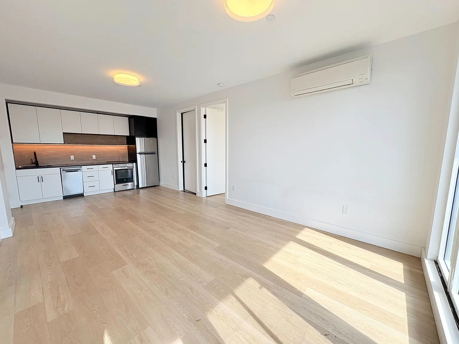 139 Frost St — Photo 1