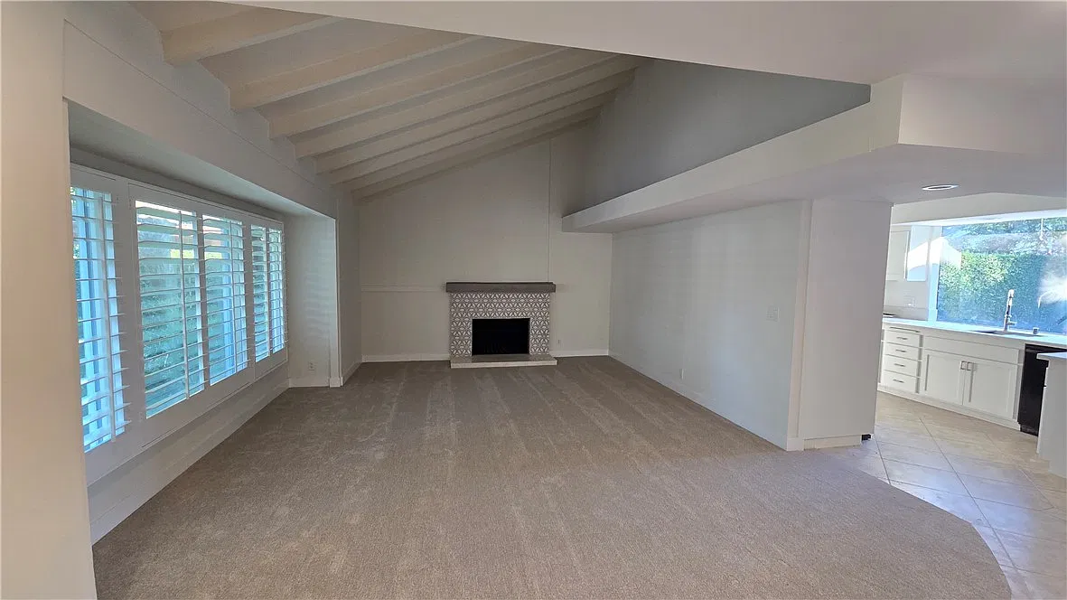 4 bed, 2325 sqft, $6,900 — Photo 3