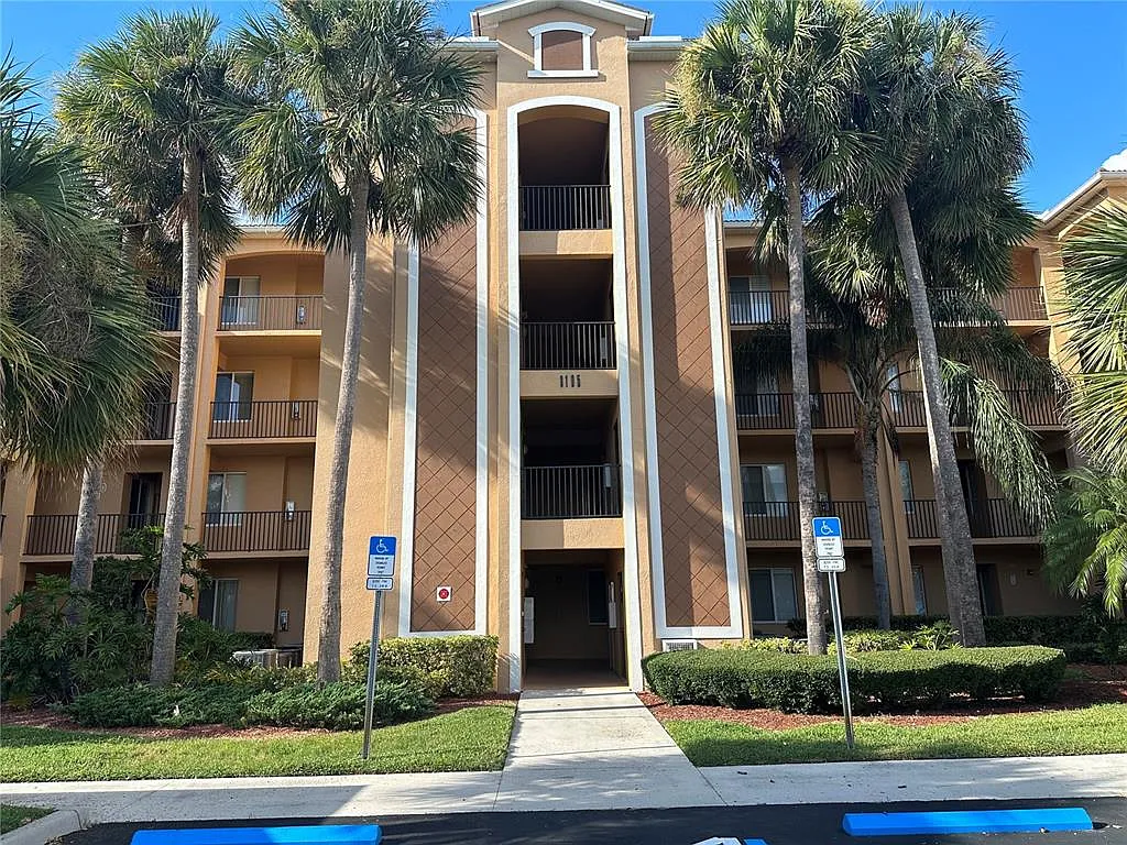 2 bed, 2.0 bath, 1121 sqft, $1,699 — Photo 2